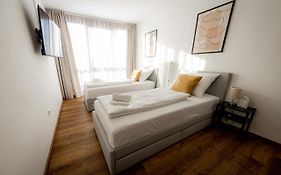*C4S* Passau City 2Personen 2Betten Smart TV Netflix Küche Dusche WC digitaler Check in